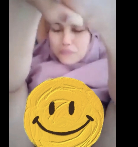 jilbab pink menikmati