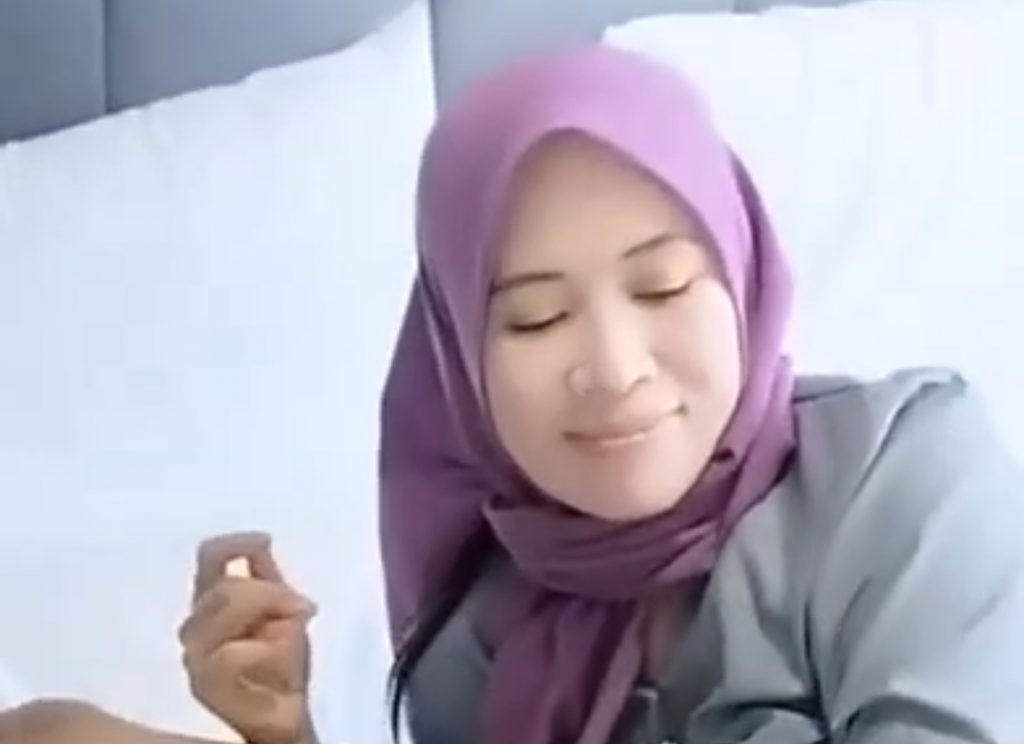 jilbab ungu 1 vs 2