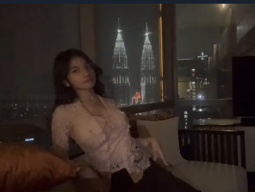 Om main sama cewek kebaya