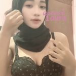 laura sendirian di kosan