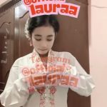 laura kebaya