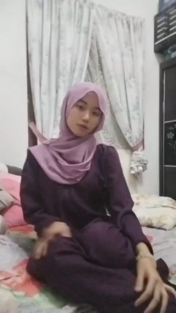 hijab kesepian