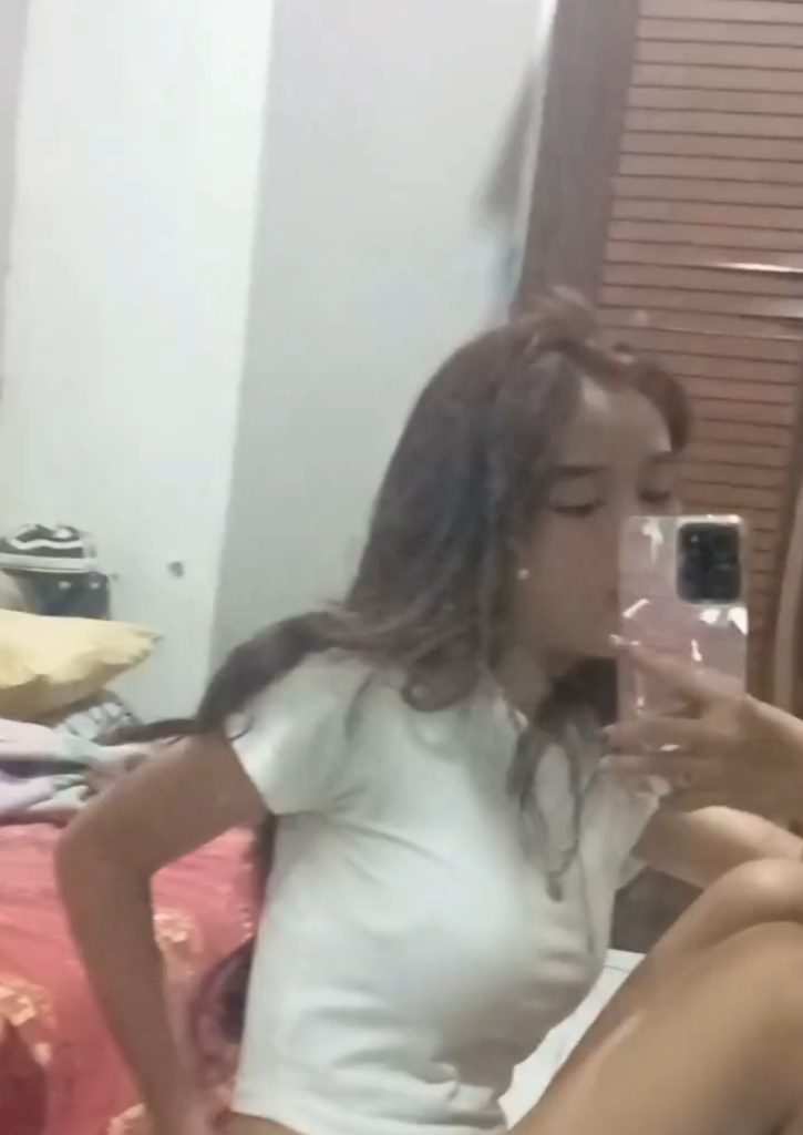 Nyobain hp baru dari ayank