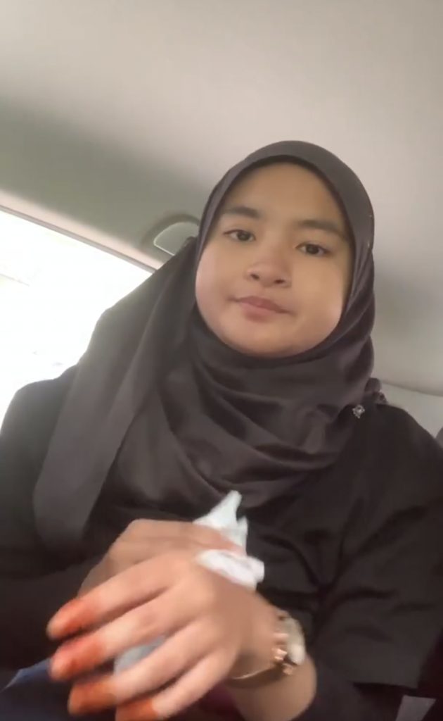 ukhti di mobil
