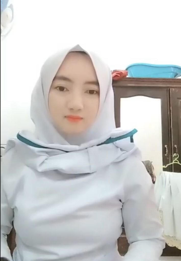 mahasiswi akper mau berangkat ngampus