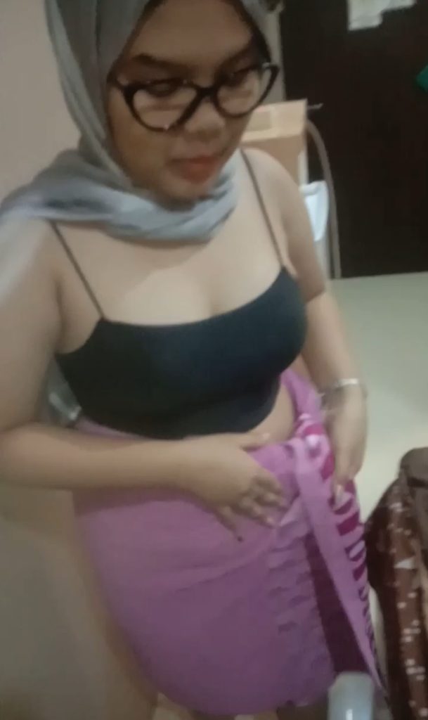 Maen sama tukang service tv