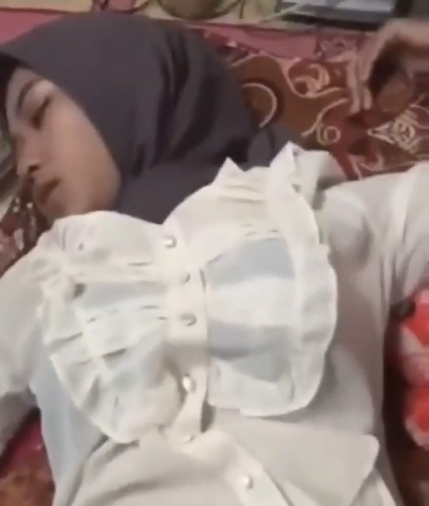 hijab bentar aja udah crt