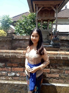 dosen dan mahasiswi bali