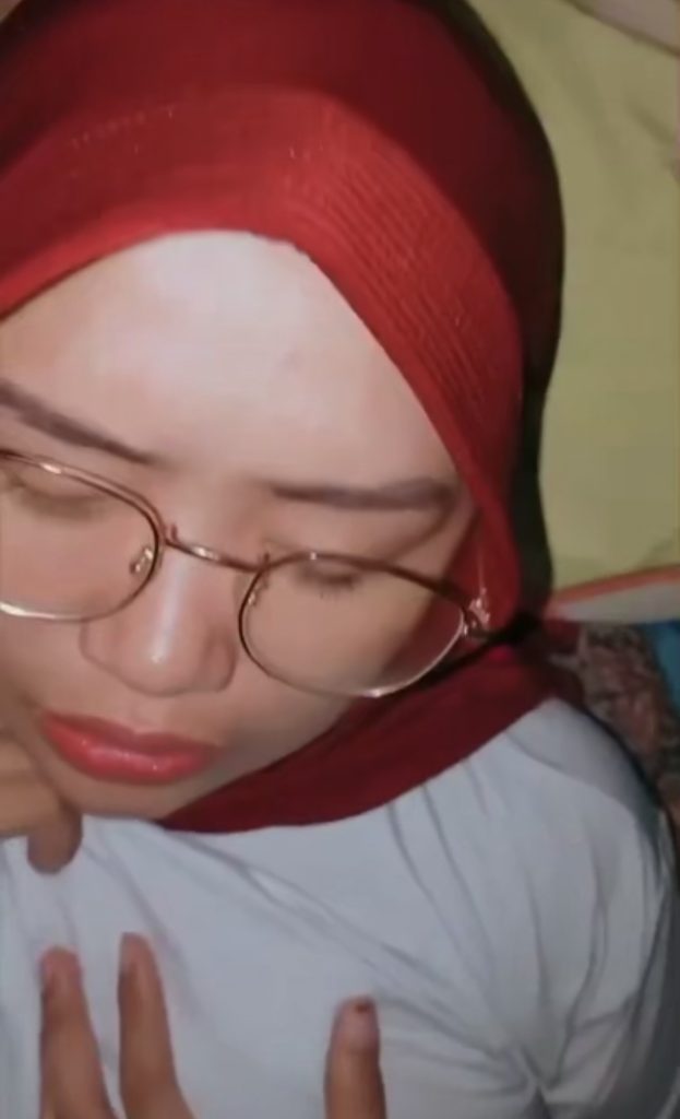 hijab merah