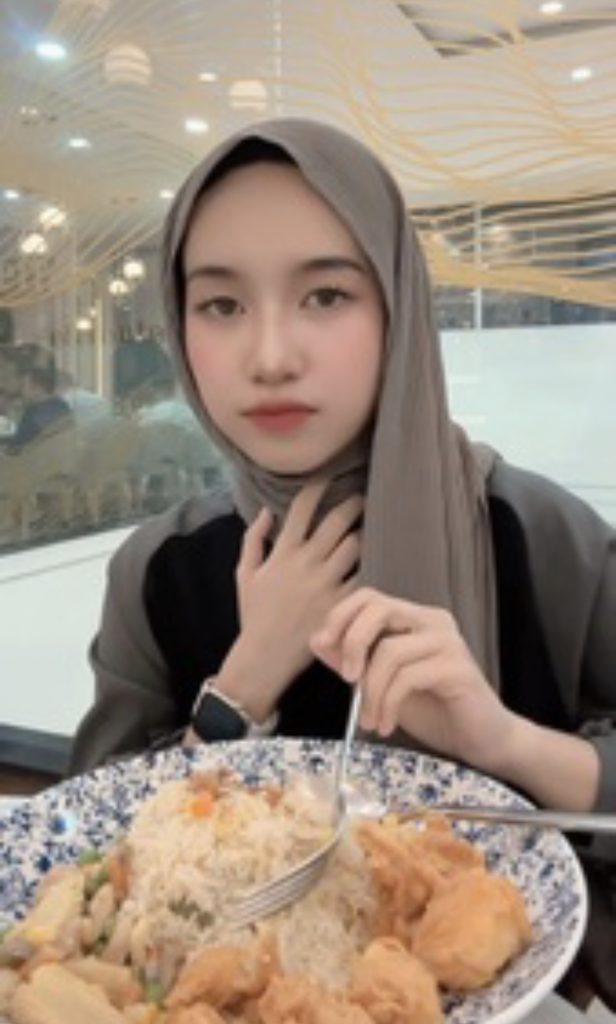 mahasiswi incaran senior