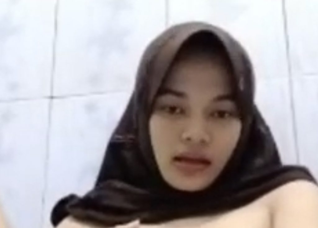 hijaber kamar mandi